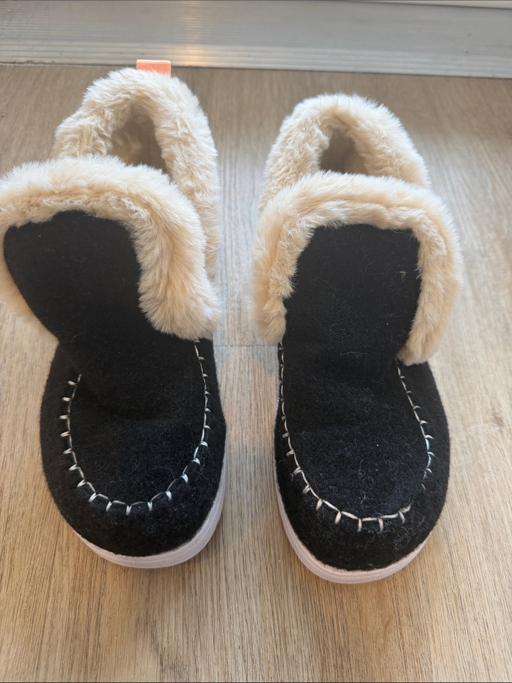 Women’s Cozy Faux-Fur Black Slip-On Shoes